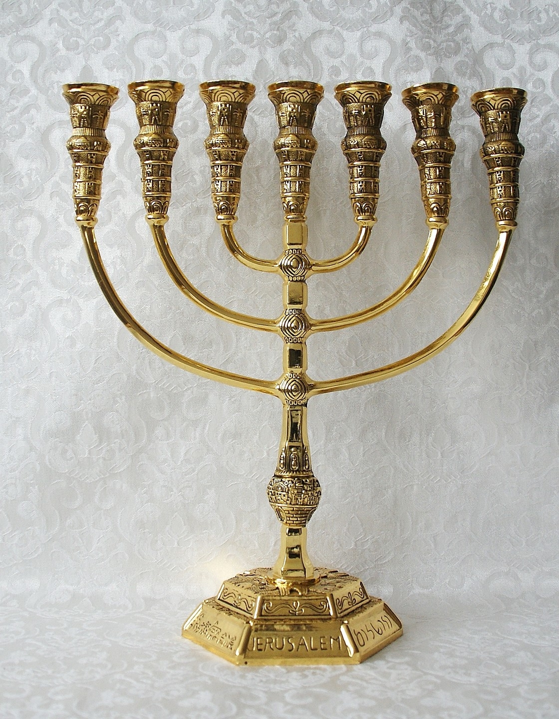 7armige Menorahs webwinkel in Israel producten en Joods religieuze